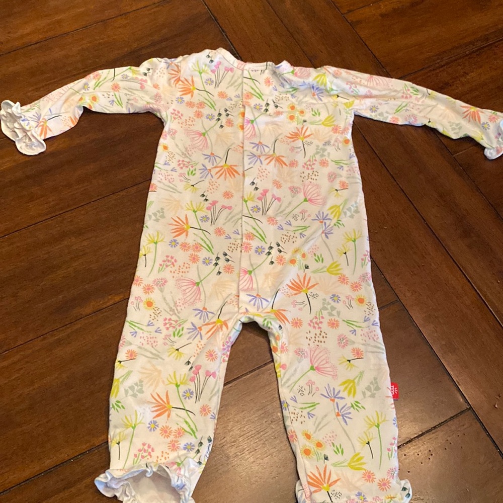 EUC Magnetic Me Girl Ruffled Shorttall